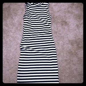 Cute stretchy black and white dress ❤️